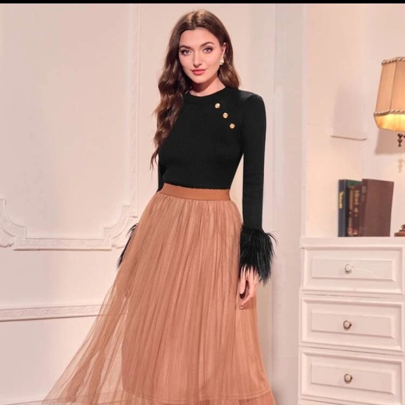 Shein faux fur cuff long sleeve knit top with gold buttons, medium - Picture 5 of 11